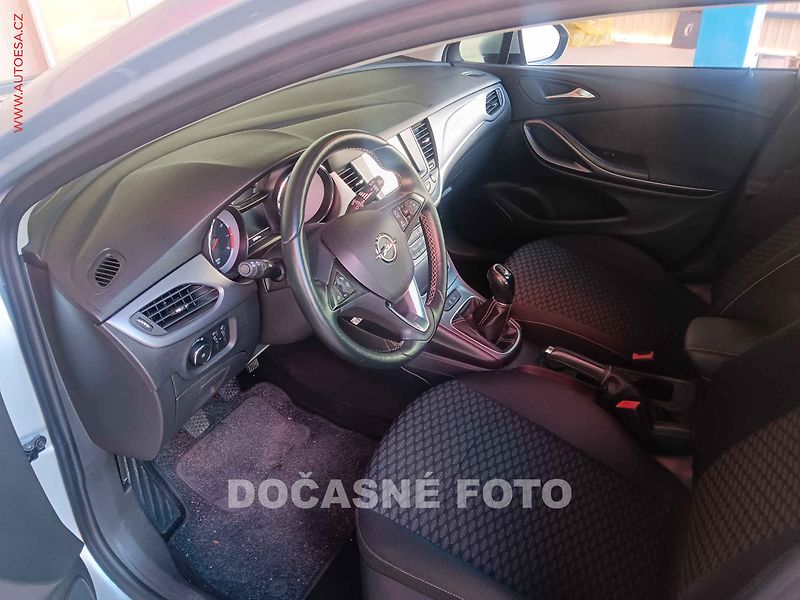 Opel Astra (2017) 1.4T - fotka 3 z 3