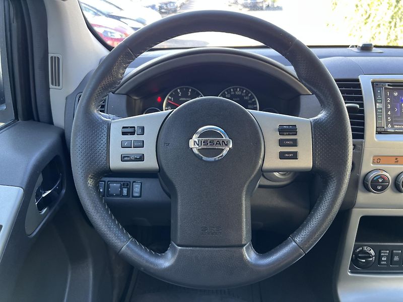 Nissan Pathfinder 2.5DCi 4x4 AUTOMAT 7MÍST  - fotka 14 z 43