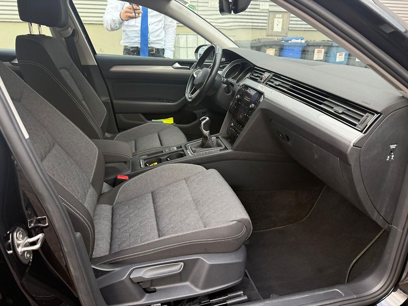 Volkswagen Passat Business 2.0 TDI 110 kW Varian - fotka 9 z 21