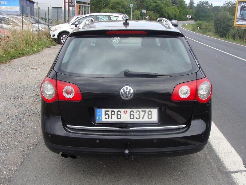Volkswagen Passat 2.0 TDi, 125 kW, klima, tažné - fotka 4 z 24