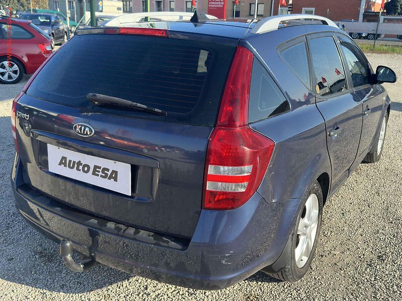 Kia Ceed (2008) 1.4i, AC, tažné - fotka 4 z 18