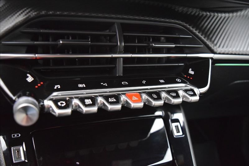 Peugeot 2008 0,0 100KW GT NAVI 360° KAMERA - fotka 42 z 47