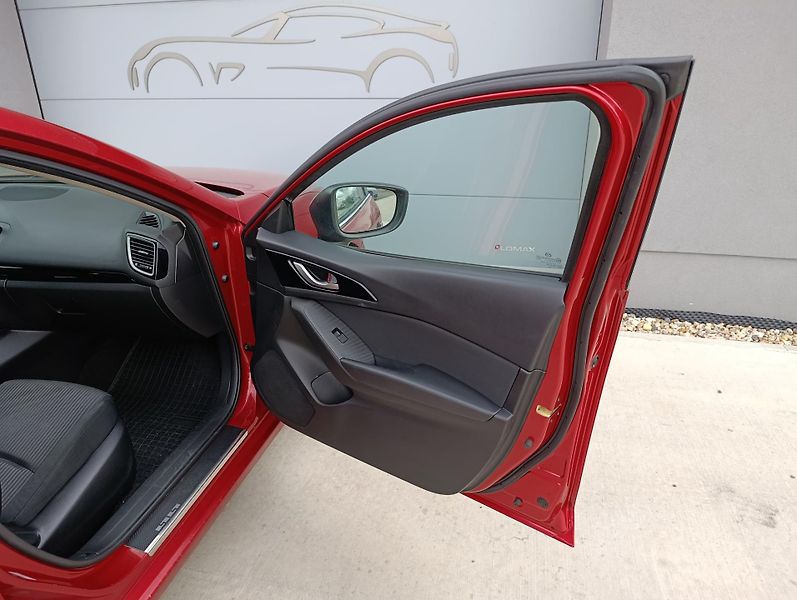 Mazda 3 2.2D 110kW SKYACTIV - fotka 24 z 29