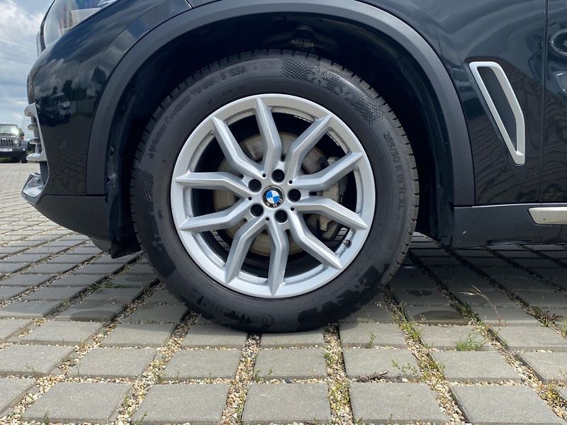 BMW X5 (2019) xDrive30d 195kW - fotka 29 z 31