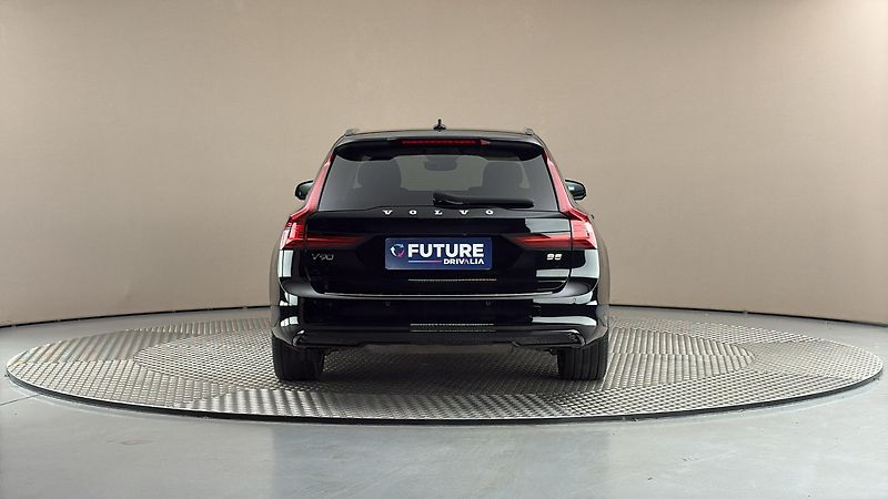 Volvo V90 2.0 B5 AUT Plus Dark - fotka 5 z 31