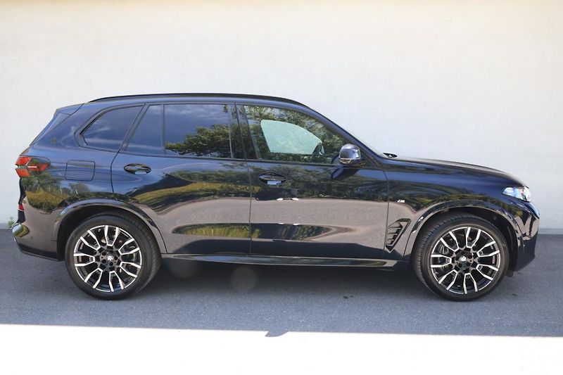 BMW X5 xDrive30d - fotka 4 z 32