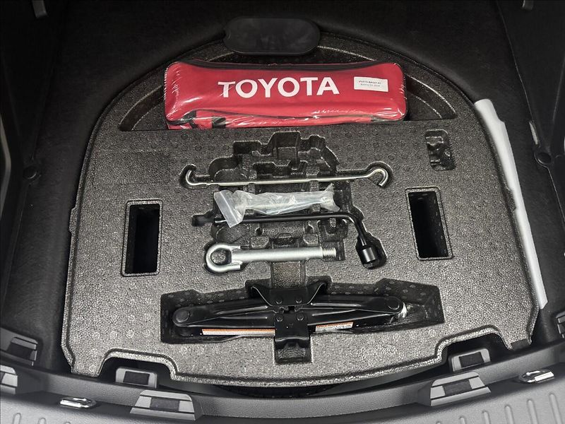 Toyota Corolla 1,8 HYBRID STYLE ACC 1.MAJ ČR - fotka 41 z 42