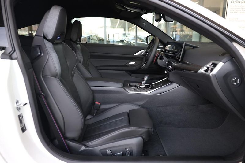 BMW M4 Competition M xDrive - fotka 14 z 19