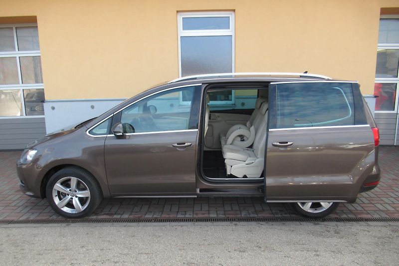 Volkswagen Sharan 2.0TDI 4x4 PANORAMA NAVI TAŽNÉ - fotka 8 z 28
