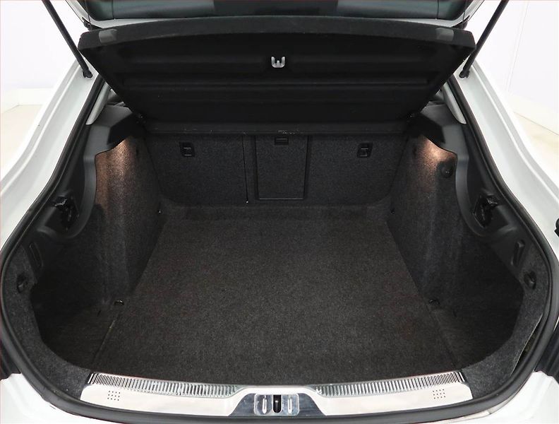 Škoda Superb (2015) Ambition 1.4 TSI, Xenony - fotka 13 z 18