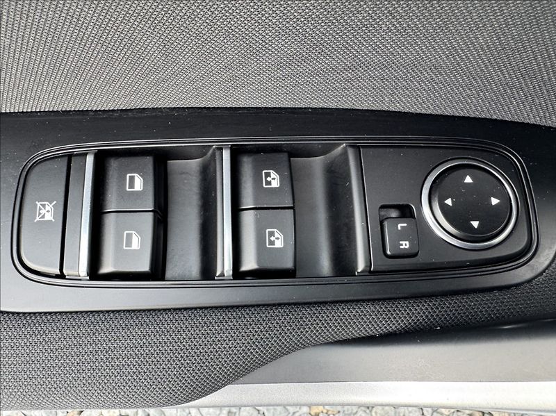 Kia Ceed 1,5 T-GDi Spin DPH 1.maj ČR - fotka 22 z 50
