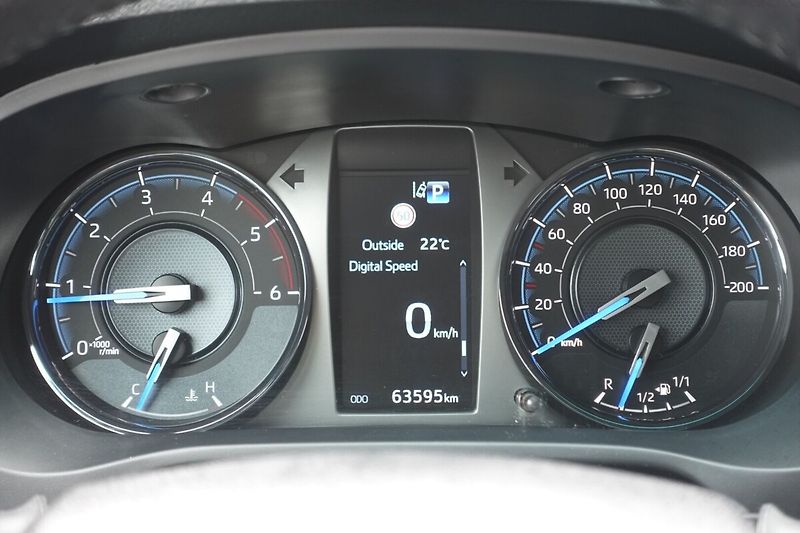 Toyota Hilux 2,8 D4-D Invincible Sport A/T - fotka 27 z 34