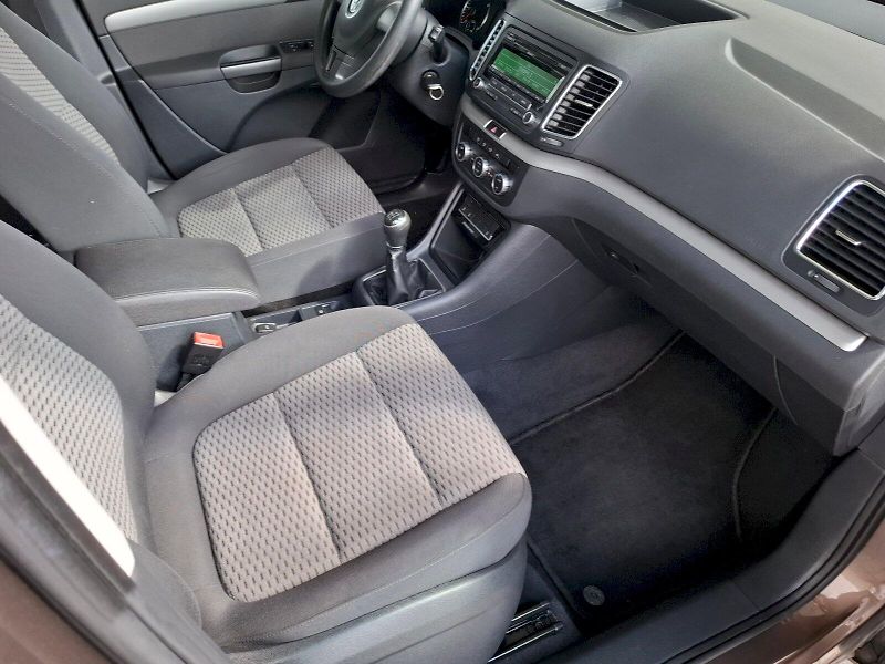 Volkswagen Sharan (2012) TDI 2,0/110 kW 7-míst - fotka 11 z 37