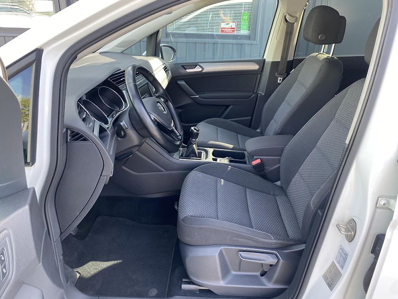 Volkswagen Touran 1.4TSI 110kW-1xMAJ-7MÍST-NAVI - fotka 15 z 44