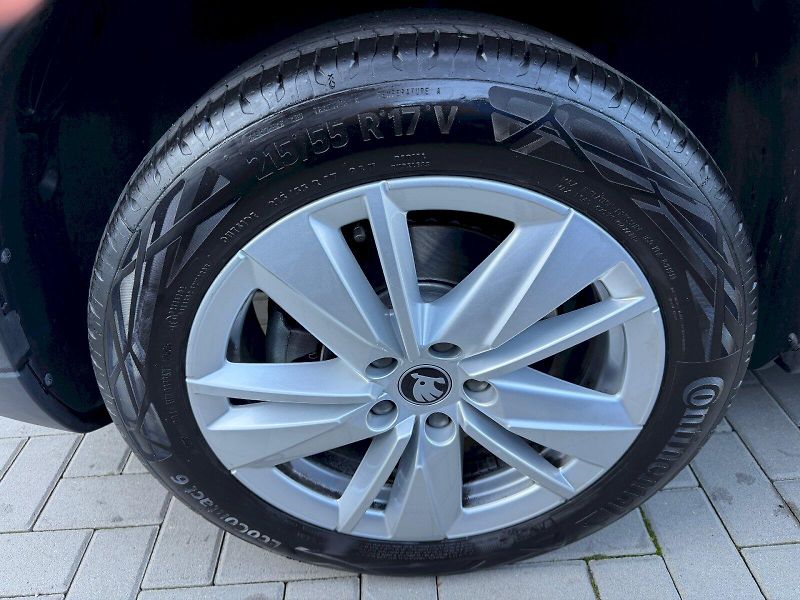 Škoda Karoq (2025) 1.5 TSI 110kW Top Selection - fotka 35 z 35