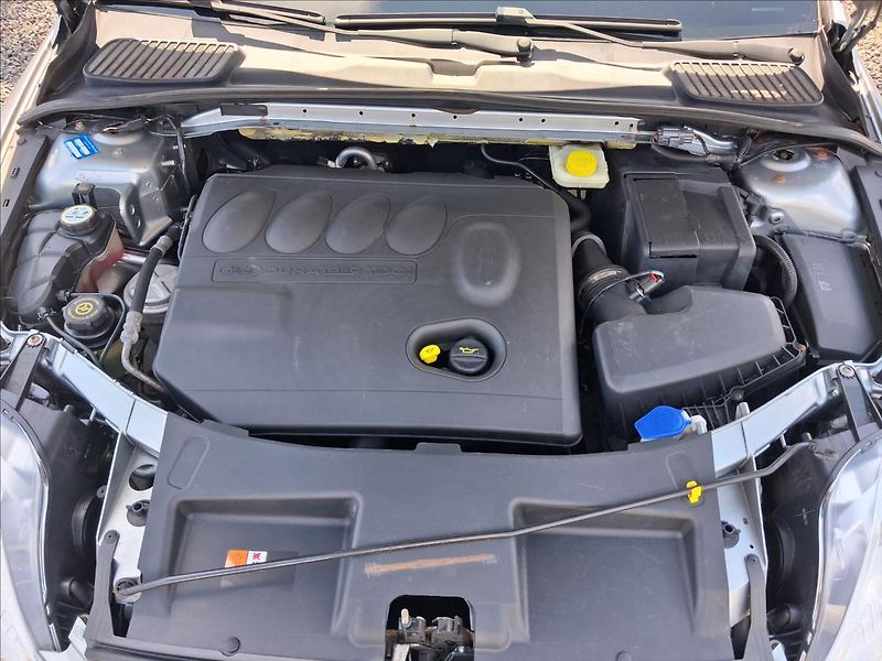 Ford Mondeo 2,0 103kw - fotka 12 z 13