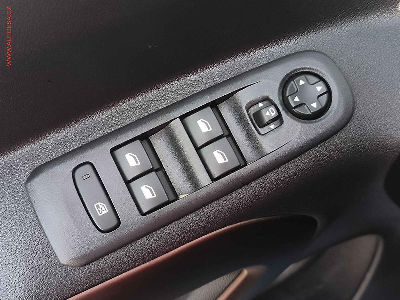 Peugeot Rifter (2023) 1.5HDi, GT Line, navi, kamera - fotka 22 z 24