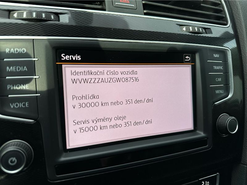 Volkswagen Golf Perfomace 2.0TSI 169 KW - fotka 22 z 25