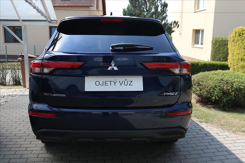 Mitsubishi Outlander 2,4 PHEV, 7míst, Invite - fotka 8 z 53