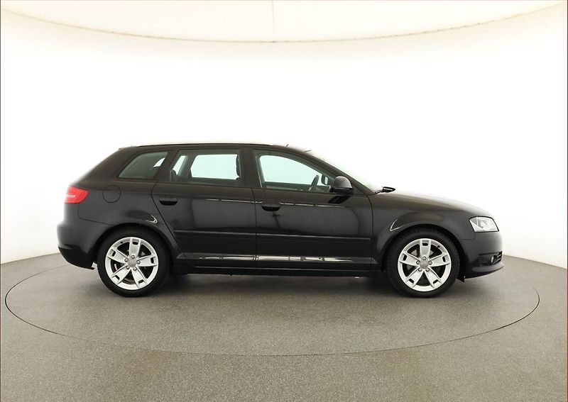 Audi A3 (2009) Sport 1.4 TFSI, Serv.kniha - fotka 6 z 17