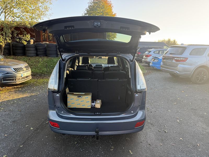 Mazda 5 2.0 D 7-MÍST 8xKOLA - fotka 9 z 25