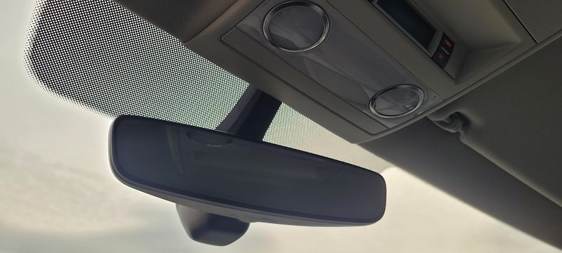 Volkswagen Multivan (2017) T6 2,0TDi 150kW DSG 4×4 7.mist - fotka 35 z 51
