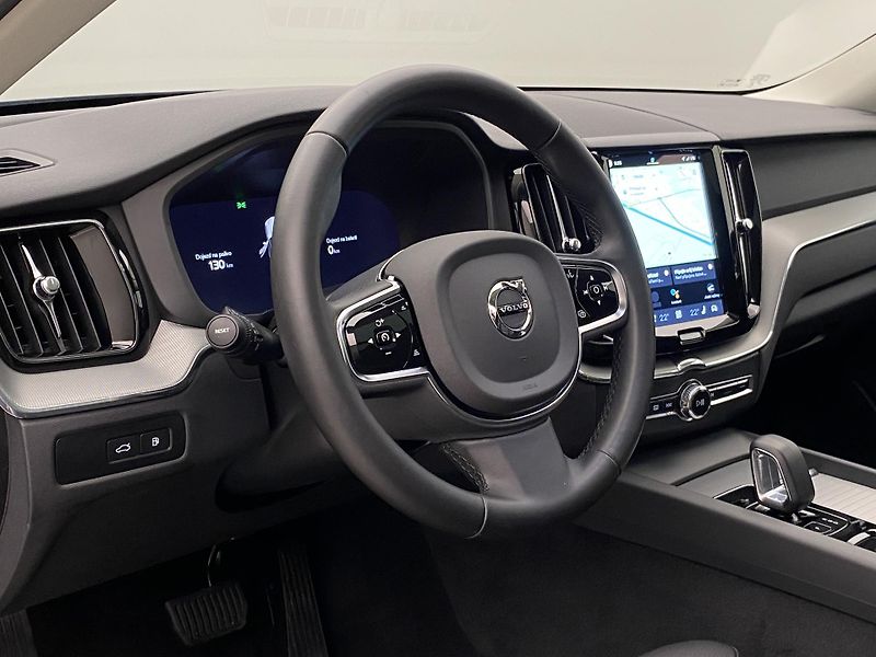 Volvo XC60 T6 AWD PLUG-IN PLUS DARK - fotka 18 z 54