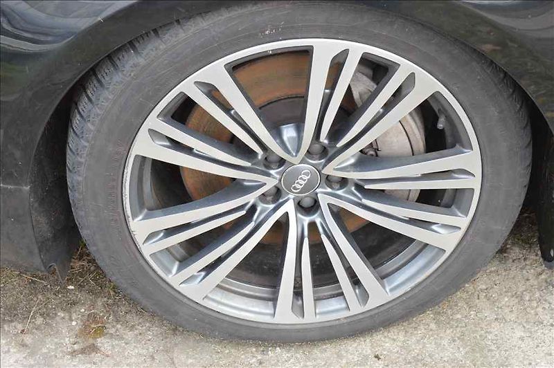 Audi A8 (2012) 4,2V8 QUATTRO - fotka 9 z 25