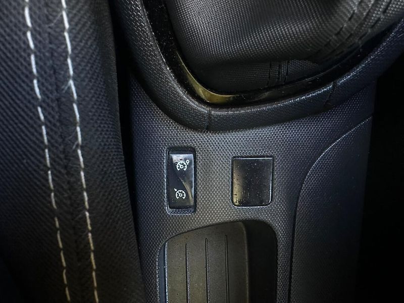 Renault Clio (2013) 1.2i LPG NAVI/1MAJ/Tempomat - fotka 27 z 28