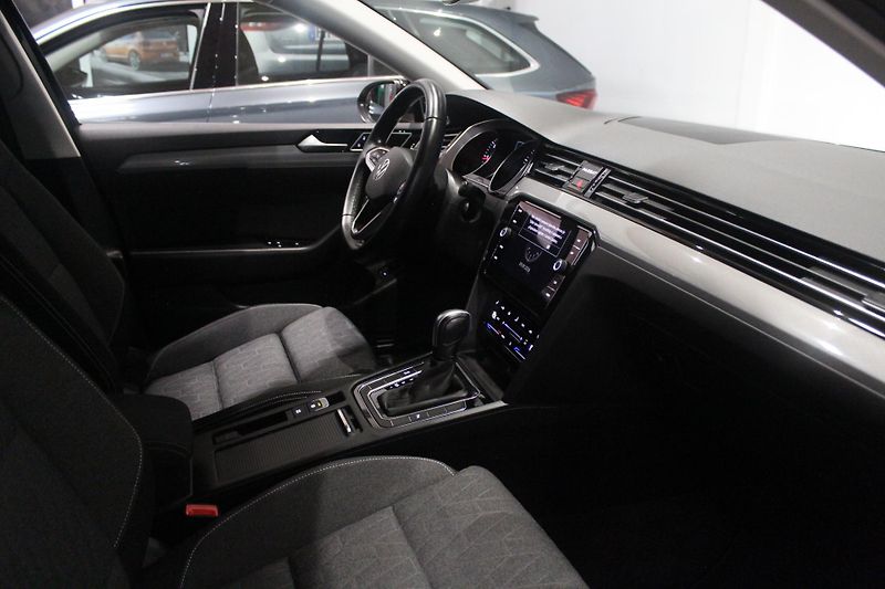 Volkswagen Passat (2023) 110kW, Tažné, Nezávislé topení - fotka 16 z 34