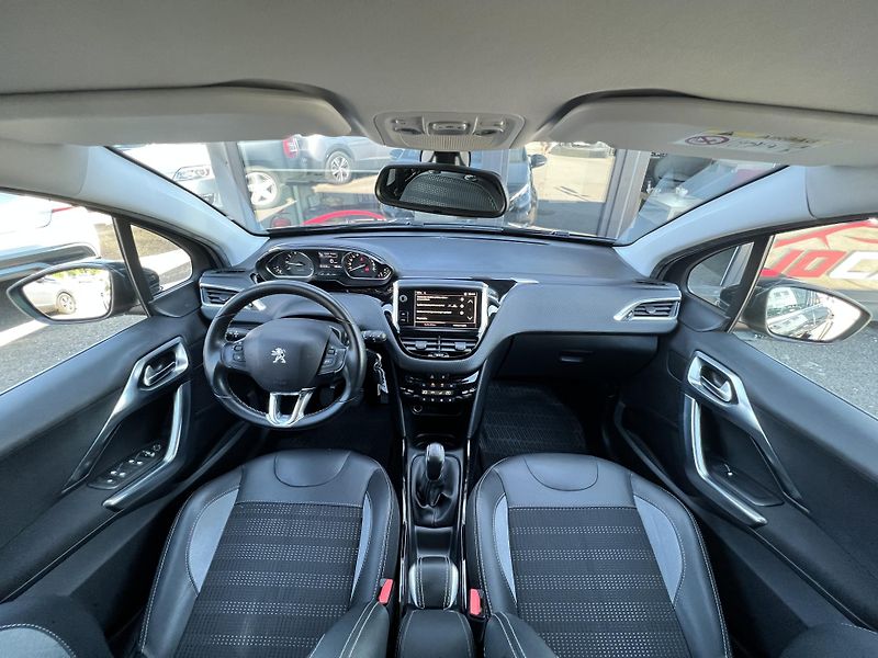 Peugeot 2008 Allure 1.2i KOUPENO V ČR 1.MAJ - fotka 18 z 45