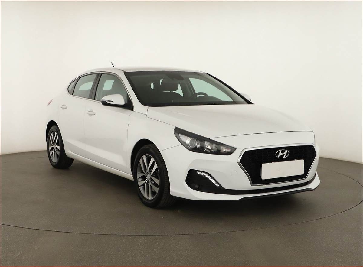 Hyundai i30 Trikolor 1.6 CRDi, ČR,1.maj