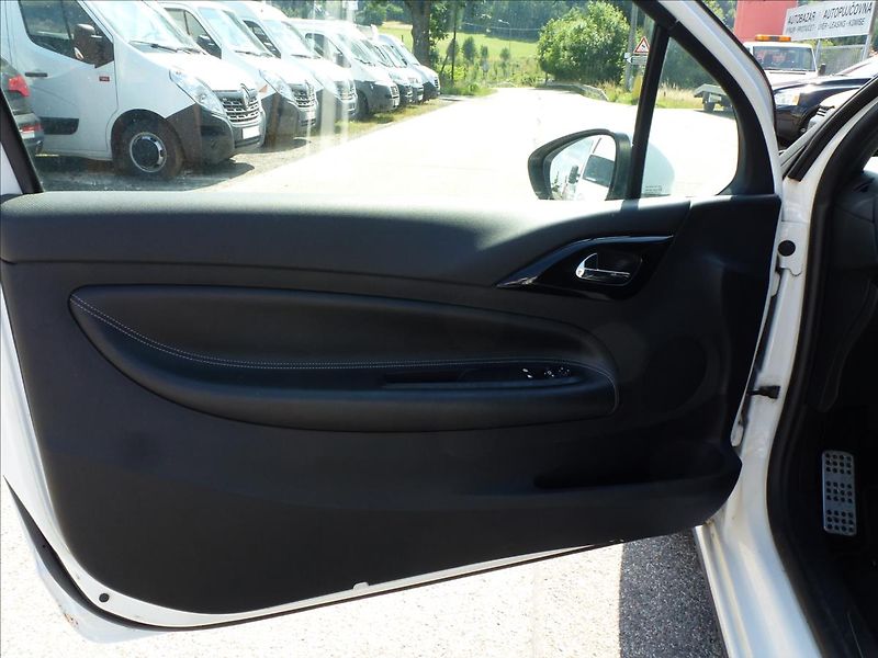 Citroën DS3 1,6 16V VTi THP SportChic - fotka 17 z 49