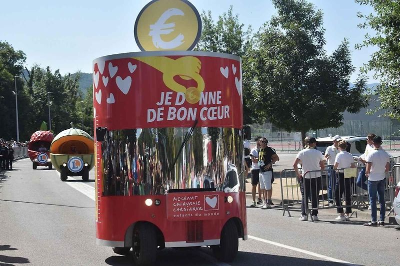 I v letošní Tour de France hrají kromě závodníků velkou roli auta značky Škoda.