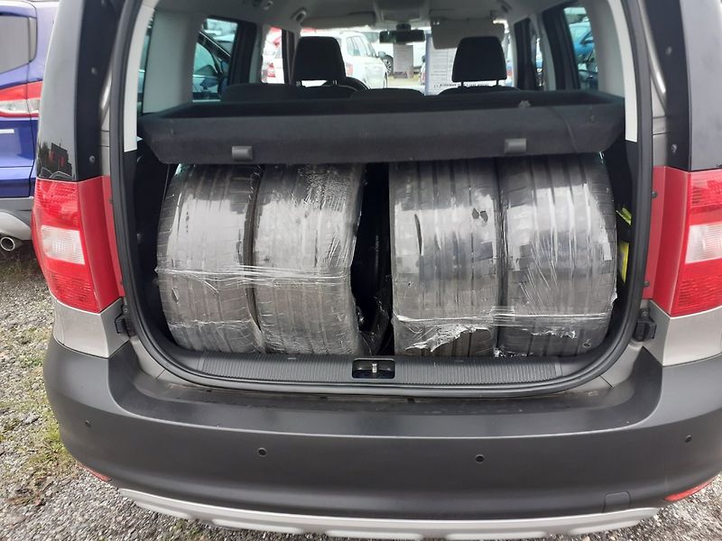 Škoda Yeti (2013) 1.2 TSI AMBIENTE - fotka 20 z 37