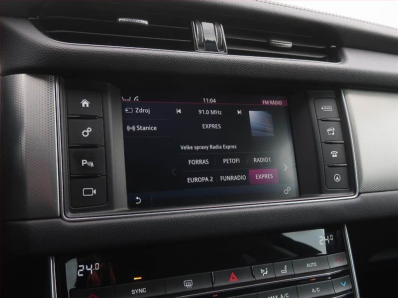 Jaguar XF (2018) 20d, Automat, Kůže, Navi - fotka 12 z 19
