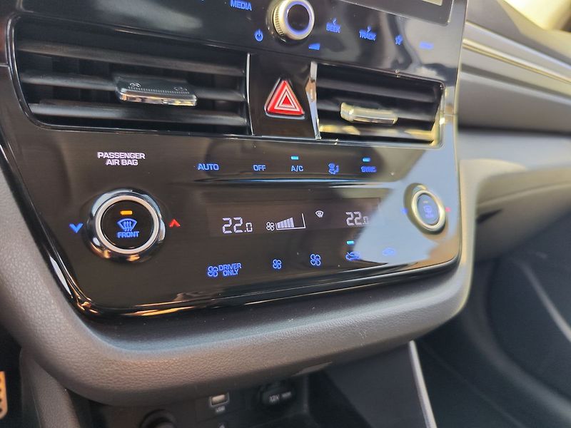 Hyundai Ioniq 1.6 GDI/104kW MY20 Style PHEV - fotka 21 z 37