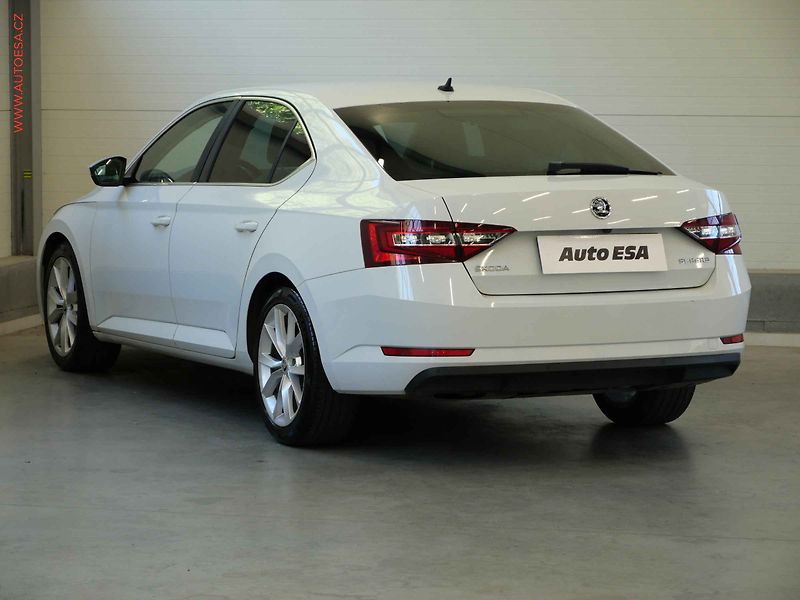 Škoda Superb (2017) 2.0TDi, ČR, DSG, bixen - fotka 6 z 24