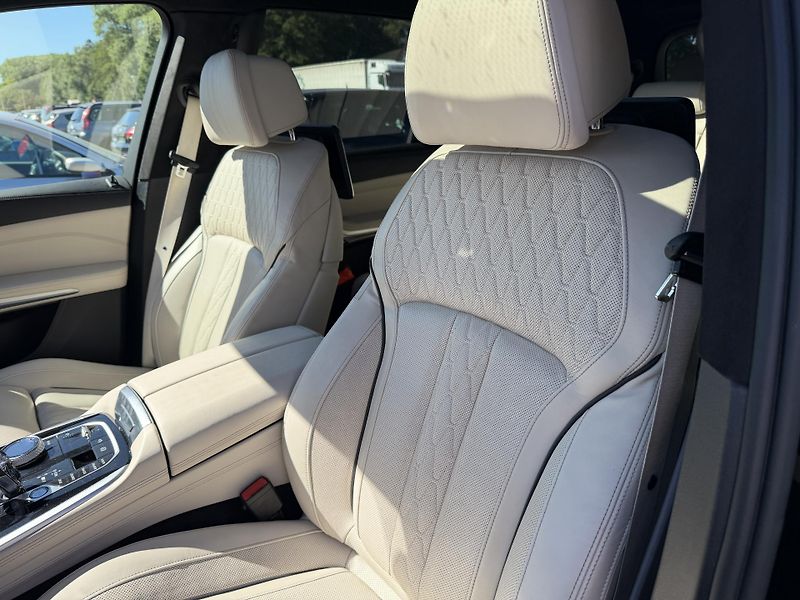 BMW X7 M50d INDIVIDUAL 7 MIST  - fotka 20 z 29