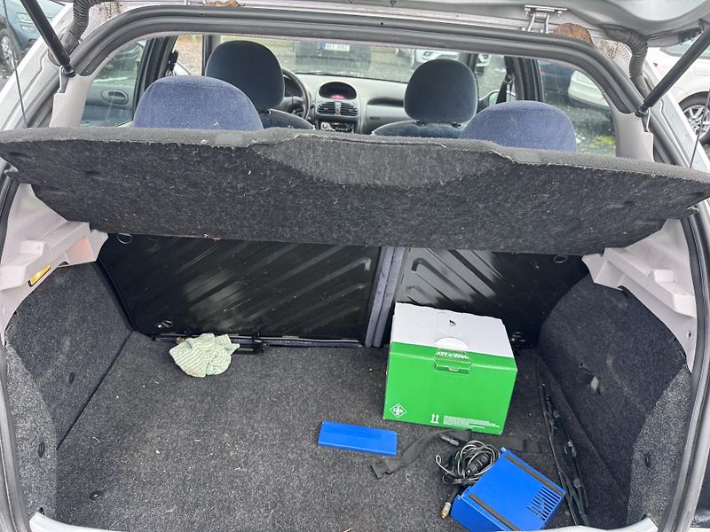 Peugeot 206 1.4i, 55 kW, 5-ti dvéř - fotka 12 z 15