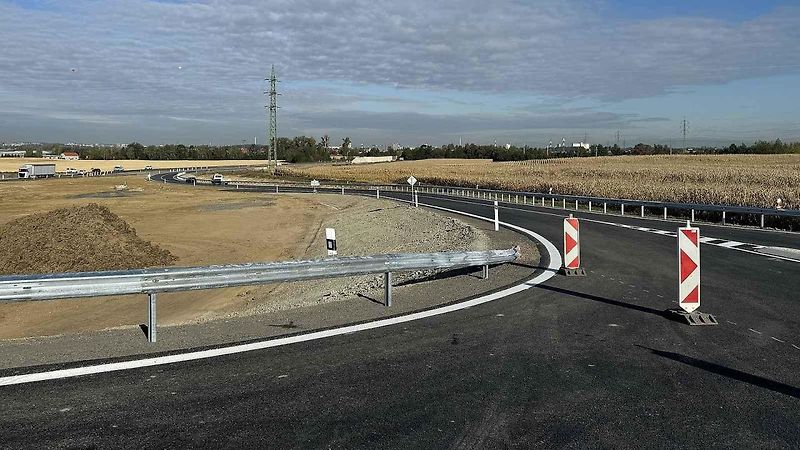 Mezi Olomoucí a Přerovem se jezdí přes novou křižovatku. Stavba dálnice D55 pokročila, 1. října 2024