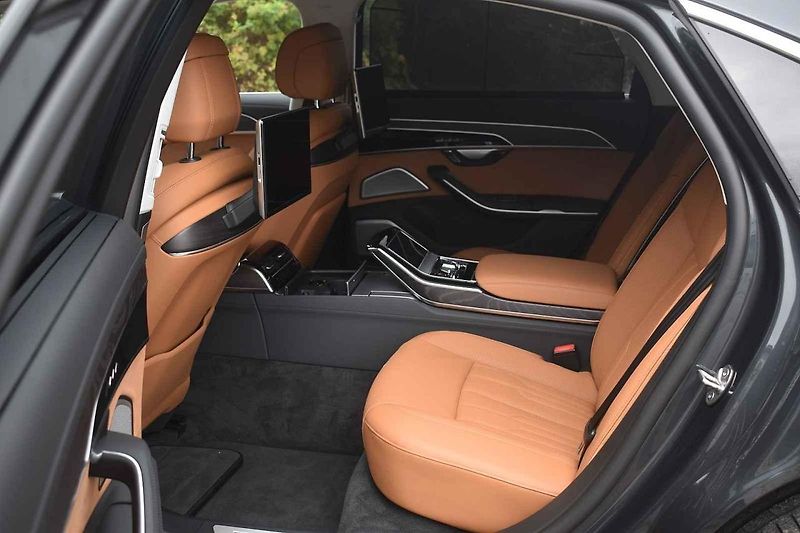 Audi A8 L budeme vídat třeba v diplomatických čtvrtích