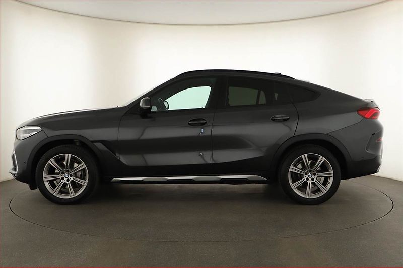 BMW X6 (2021) xDrive30d, ACC, Výhřev, Kamera - fotka 3 z 31