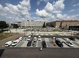 Přes šest set stání mají řidiči od úterý k dispozici v novém parkovacím domě a jeho blízkém okolí mezi brněnskými ulicemi Veveří, Bulínova a Šumavská.
