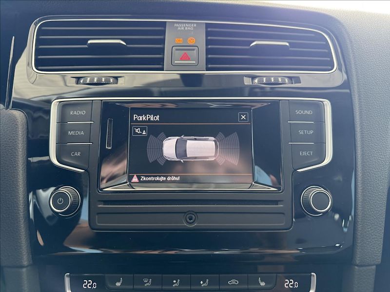 Volkswagen Golf 1,4   TSI 92kW,HIGHLINE,SERVIS - fotka 17 z 24