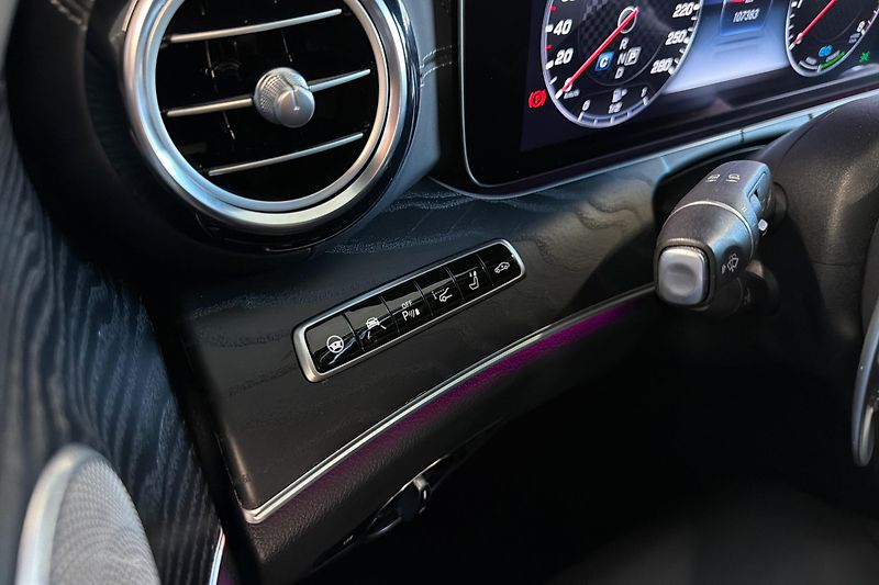 Mercedes-Benz Třídy E (2018) Mercedes-Benz E 53 AMG 4Matic+ - fotka 45 z 52