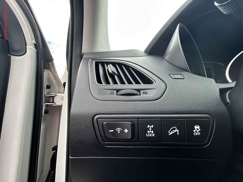 Hyundai ix35 (2011) 2.0 GDi AC, výhřev - fotka 13 z 17