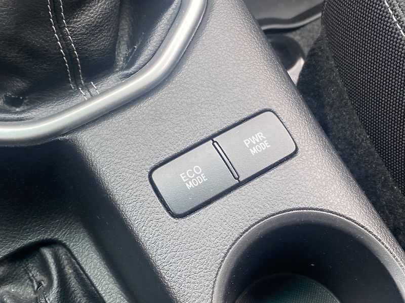 Toyota Hilux 2.4D, ČR, Active, tažné, 4x4 - fotka 25 z 32
