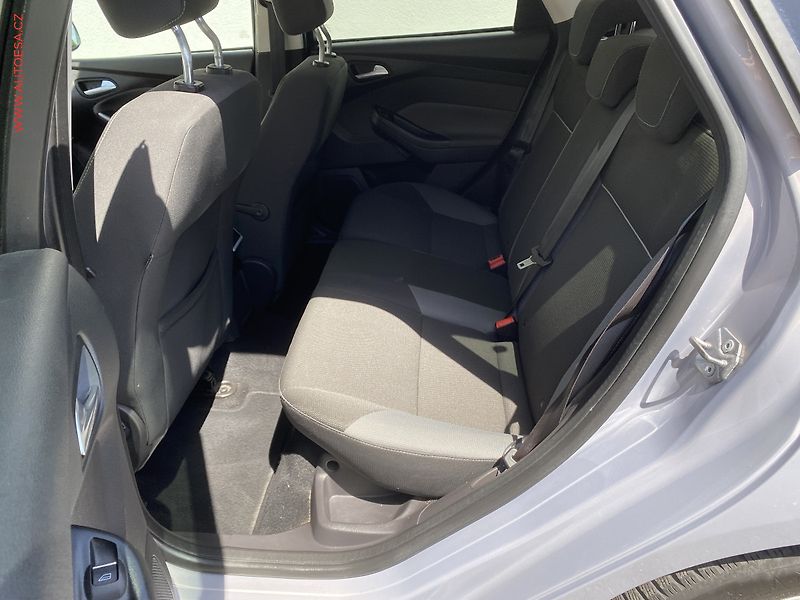 Ford Focus (2011) 1.6i, AC, temp, tažné - fotka 10 z 17