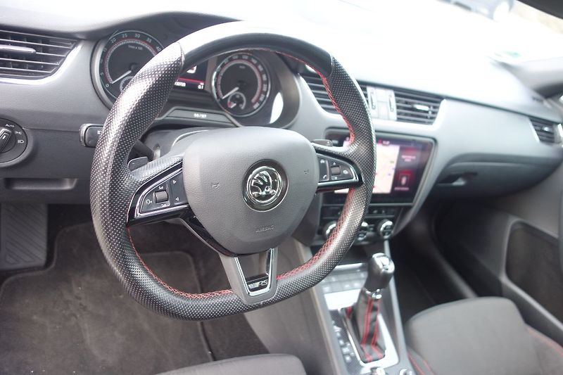 Škoda Octavia 2,0TDi 135kW RS DSG!! PANO!! - fotka 20 z 34